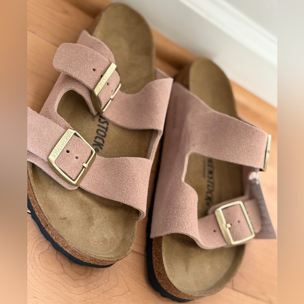Birkenstock Arizona Two-Strap Sandal in Light Pink suede. Size 6 regular/wide - Picture 7 of 12